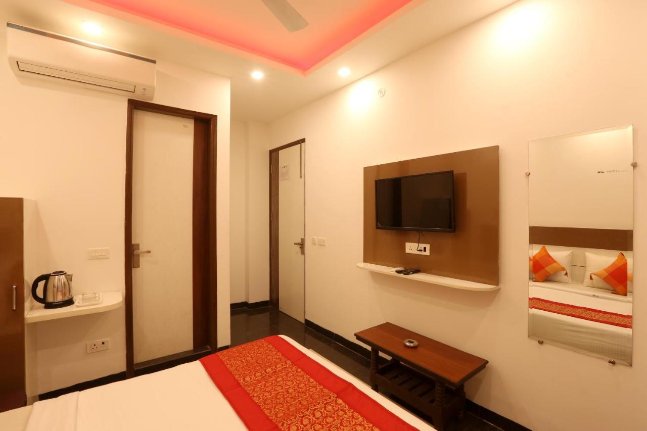 Hotel Ark Wood New Delhi Exterior photo